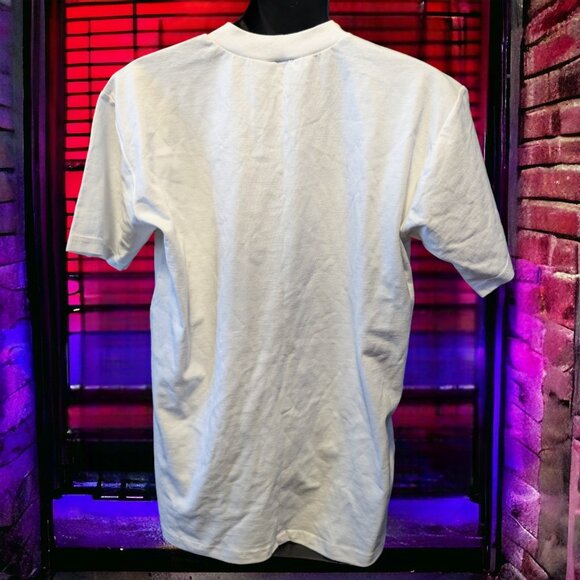 Tommy Got No Fingers Psycho Chihuahua Cancun Mexico T-Shirt - Picture 2 of 3